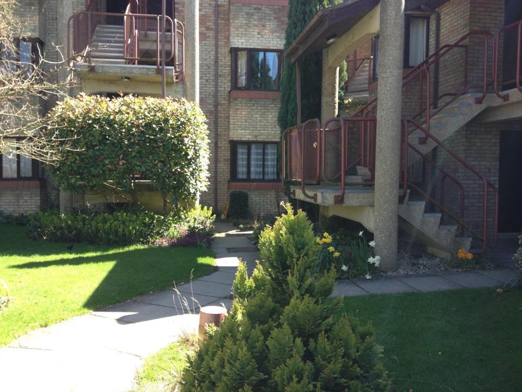Chamberlin Court Apartemen *