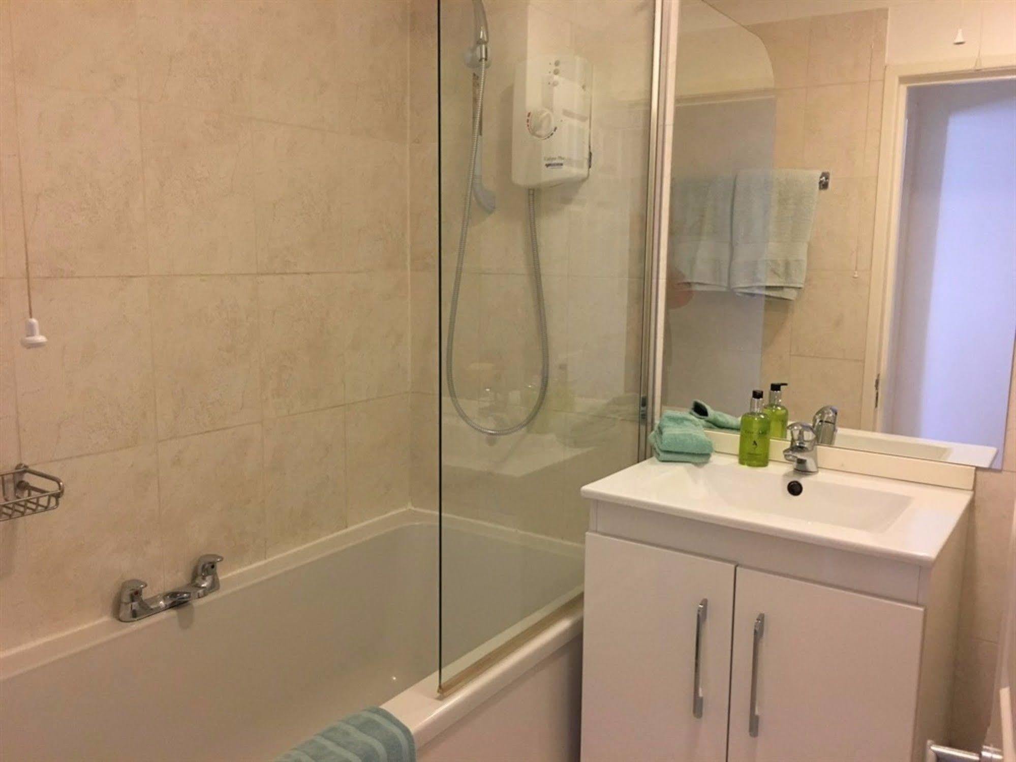 Apartemen Chamberlin Court *