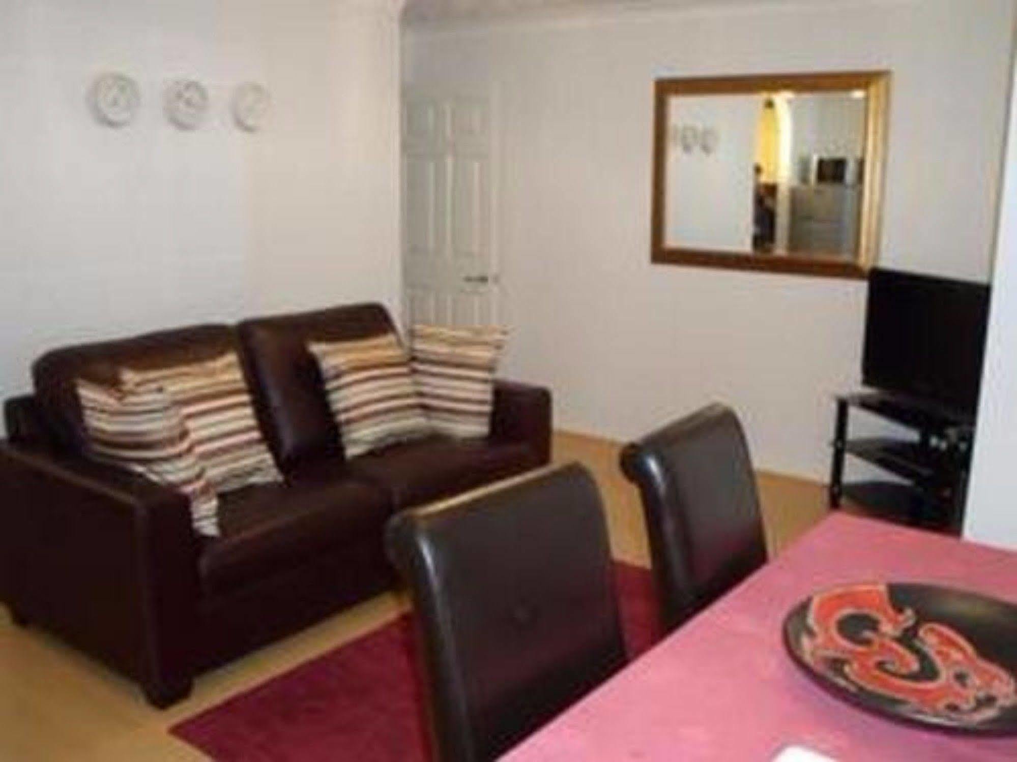 Chamberlin Court Apartemen *